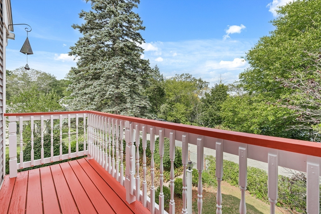 233 Lakeshore Dr