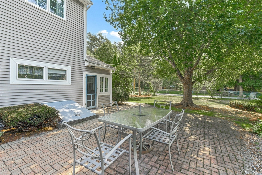 233 Lakeshore Dr