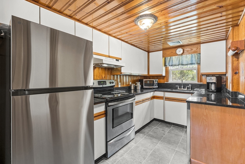 233 Lakeshore Dr