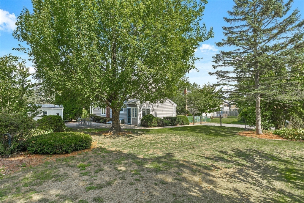 233 Lakeshore Dr