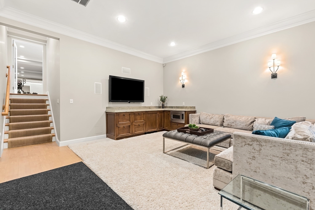 27 Radcliffe Rd