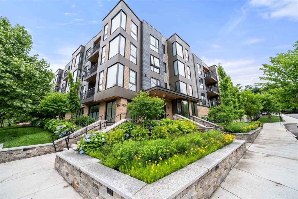 100 Linden St # 205