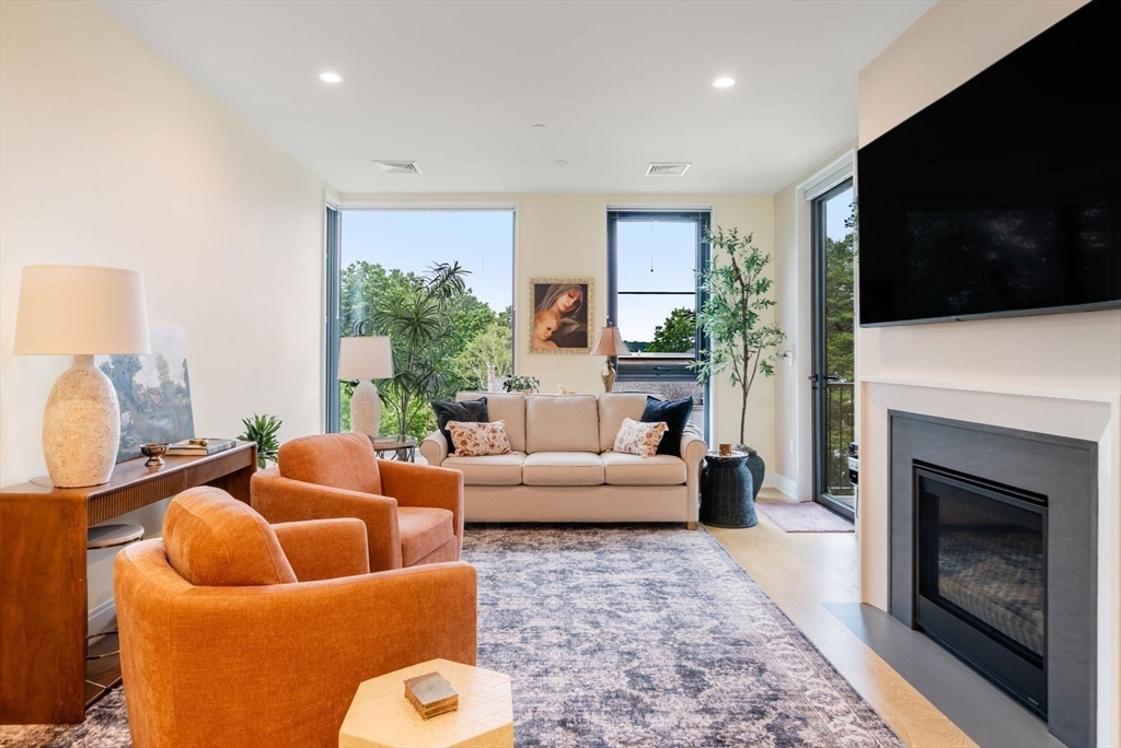100 Linden St # 205
