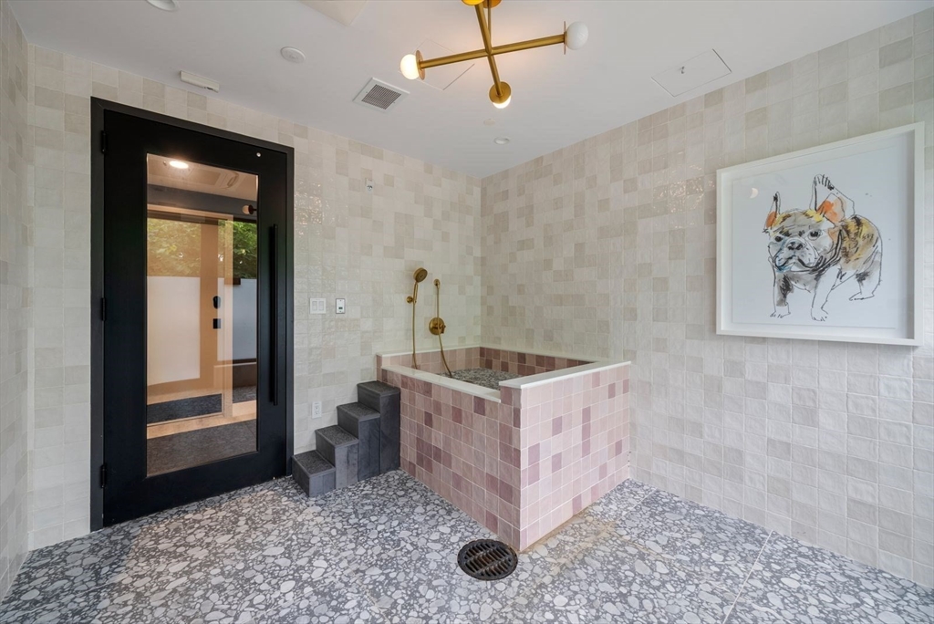 100 Linden St # 205