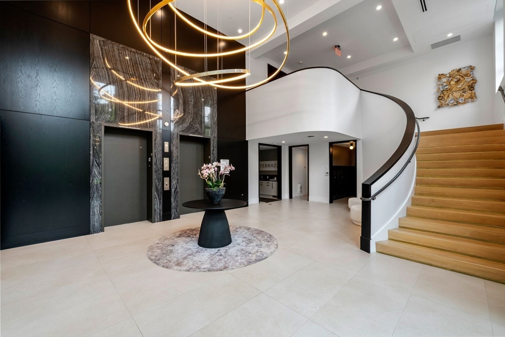 100 Linden St # 205
