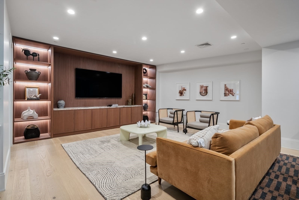 100 Linden St # 205