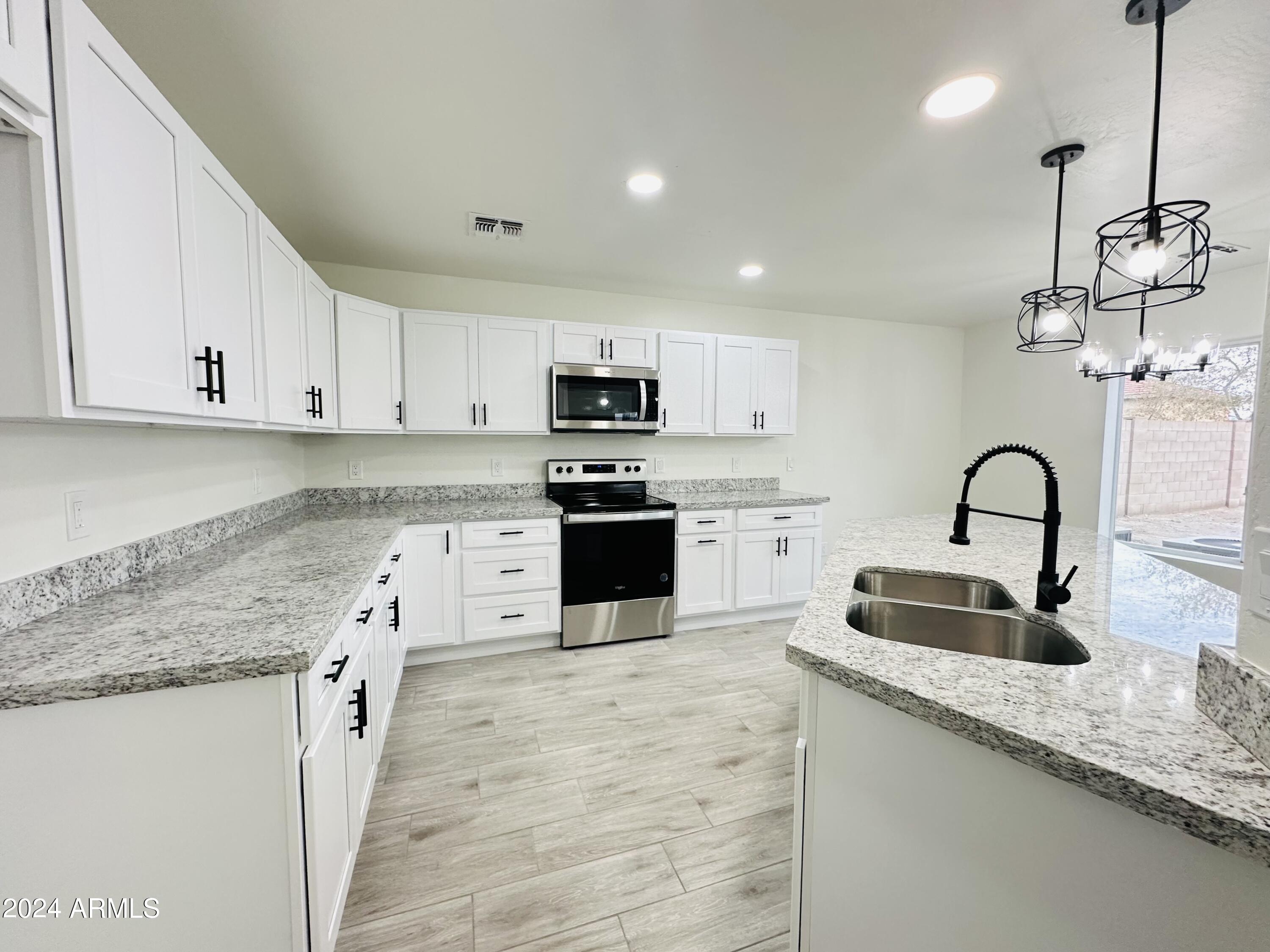 22317 W ADAMS Circle