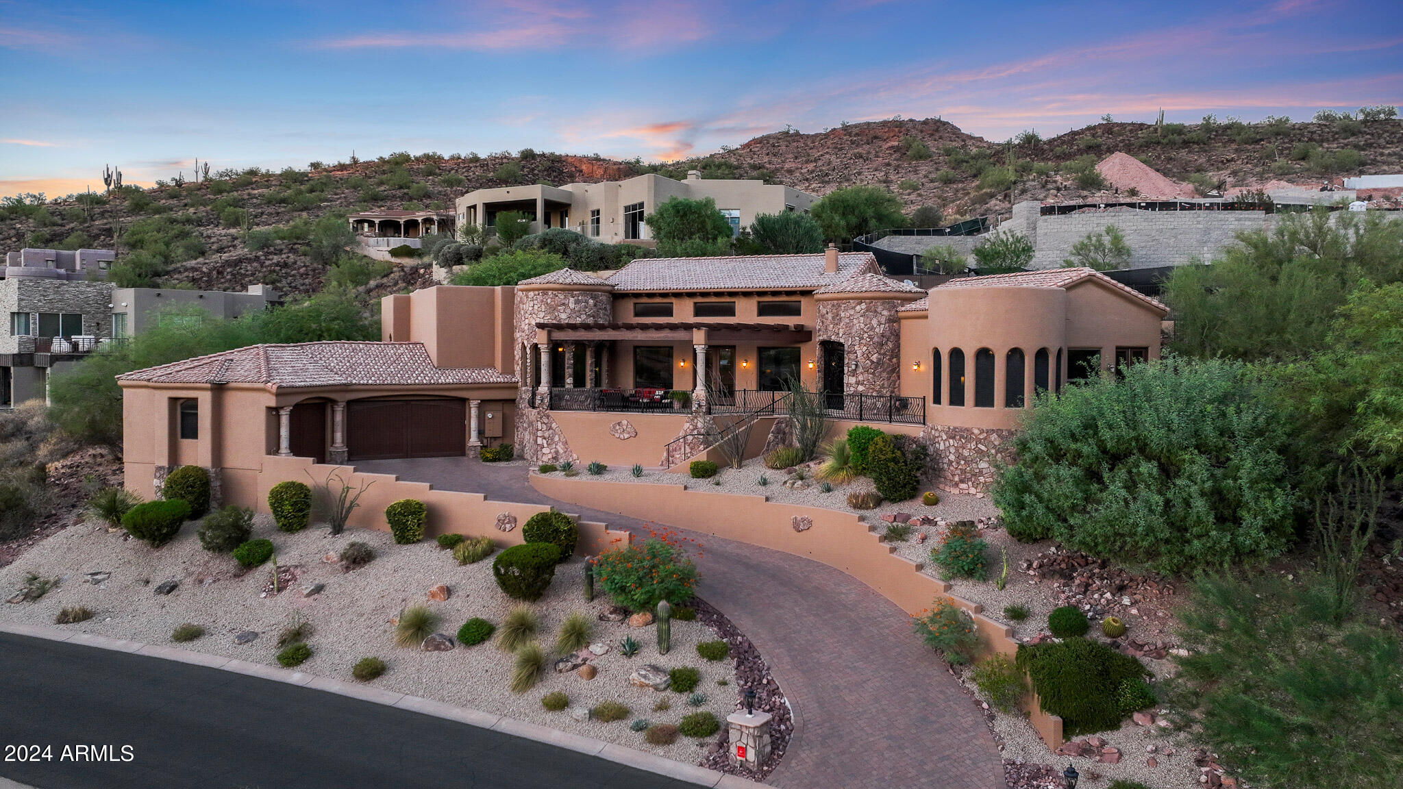 9801 N SOLITUDE Canyon
