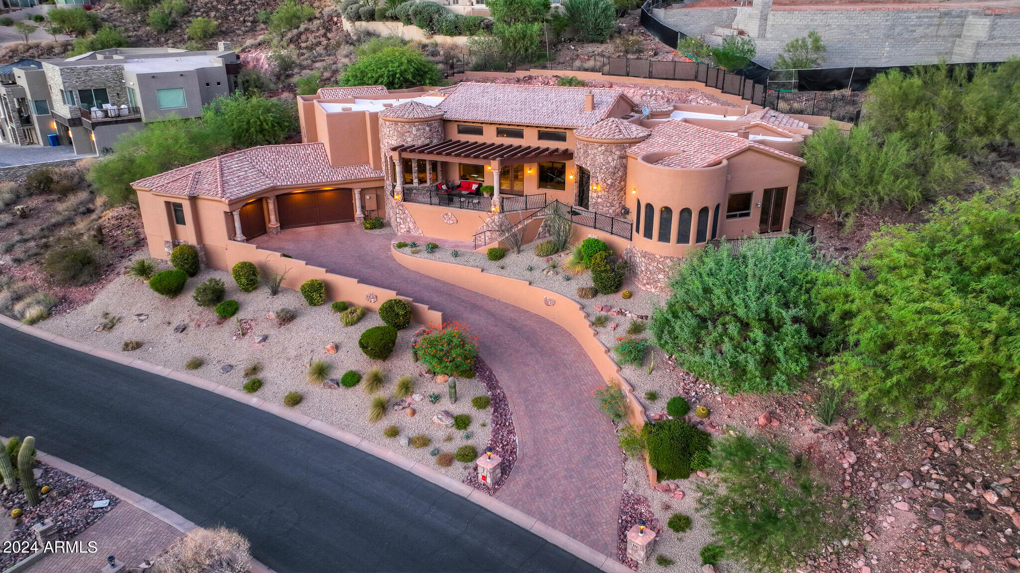 9801 N SOLITUDE Canyon