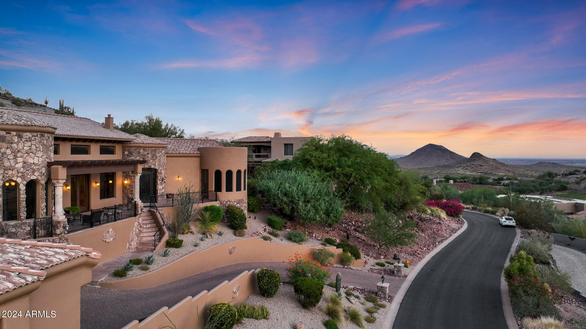 9801 N SOLITUDE Canyon