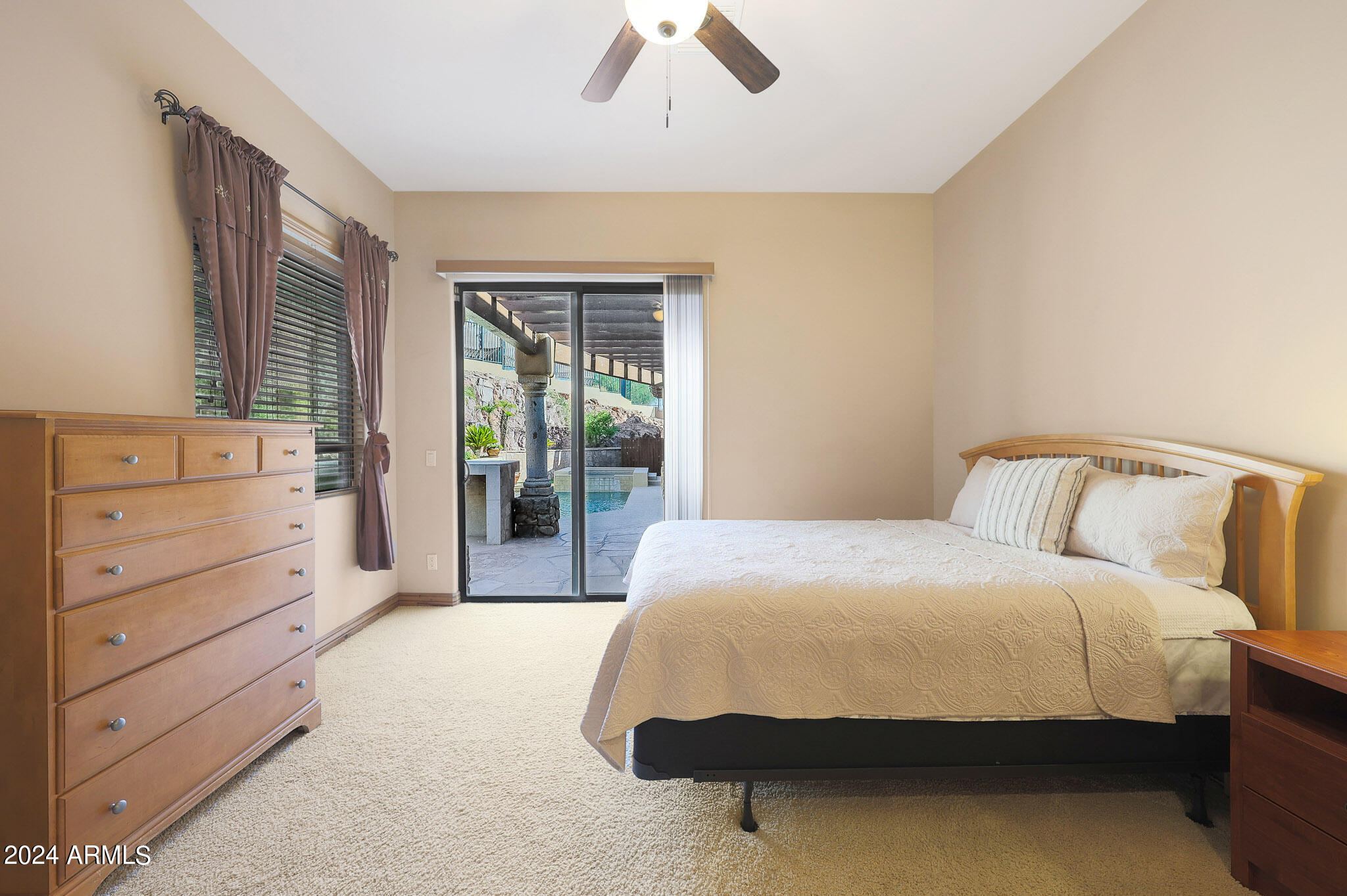 9801 N SOLITUDE Canyon