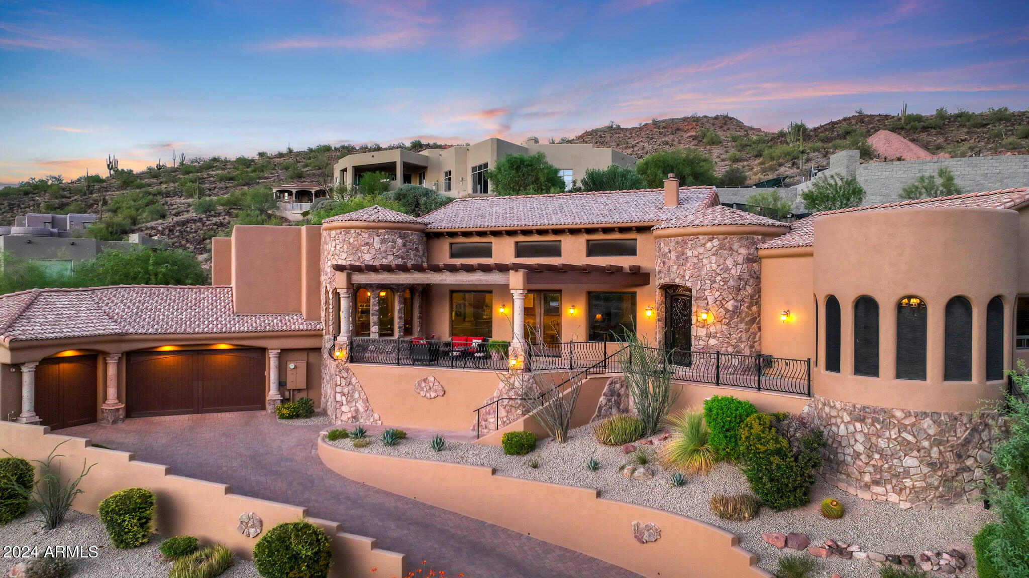 9801 N SOLITUDE Canyon