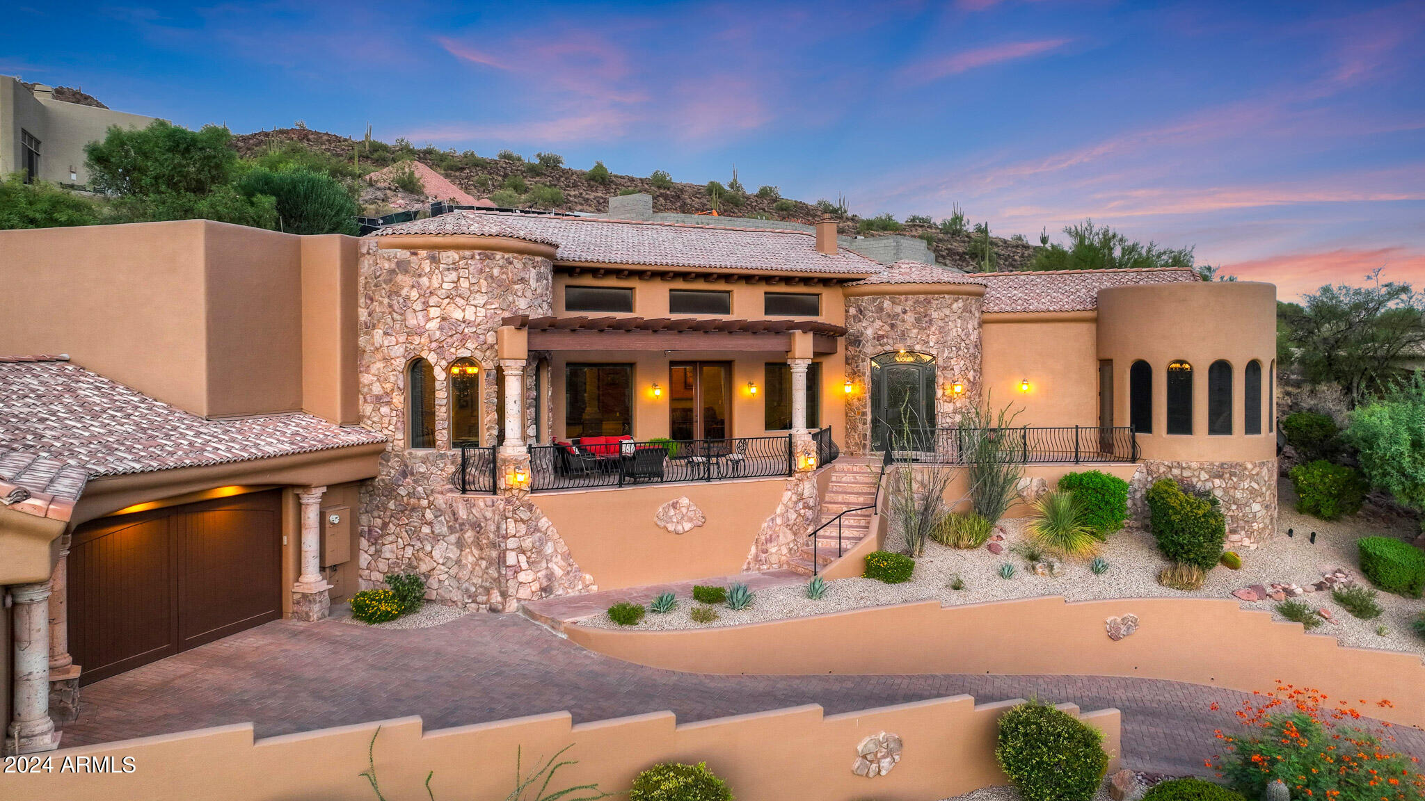 9801 N SOLITUDE Canyon