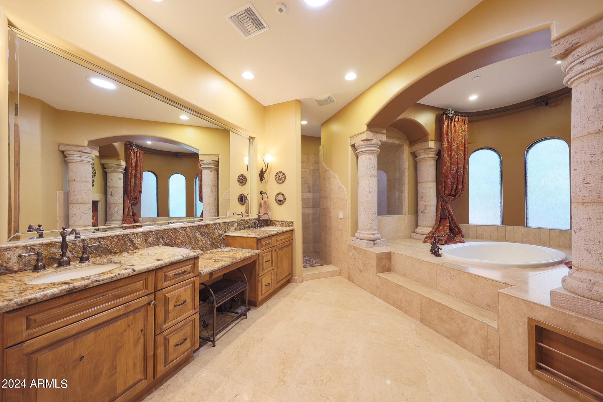 9801 N SOLITUDE Canyon