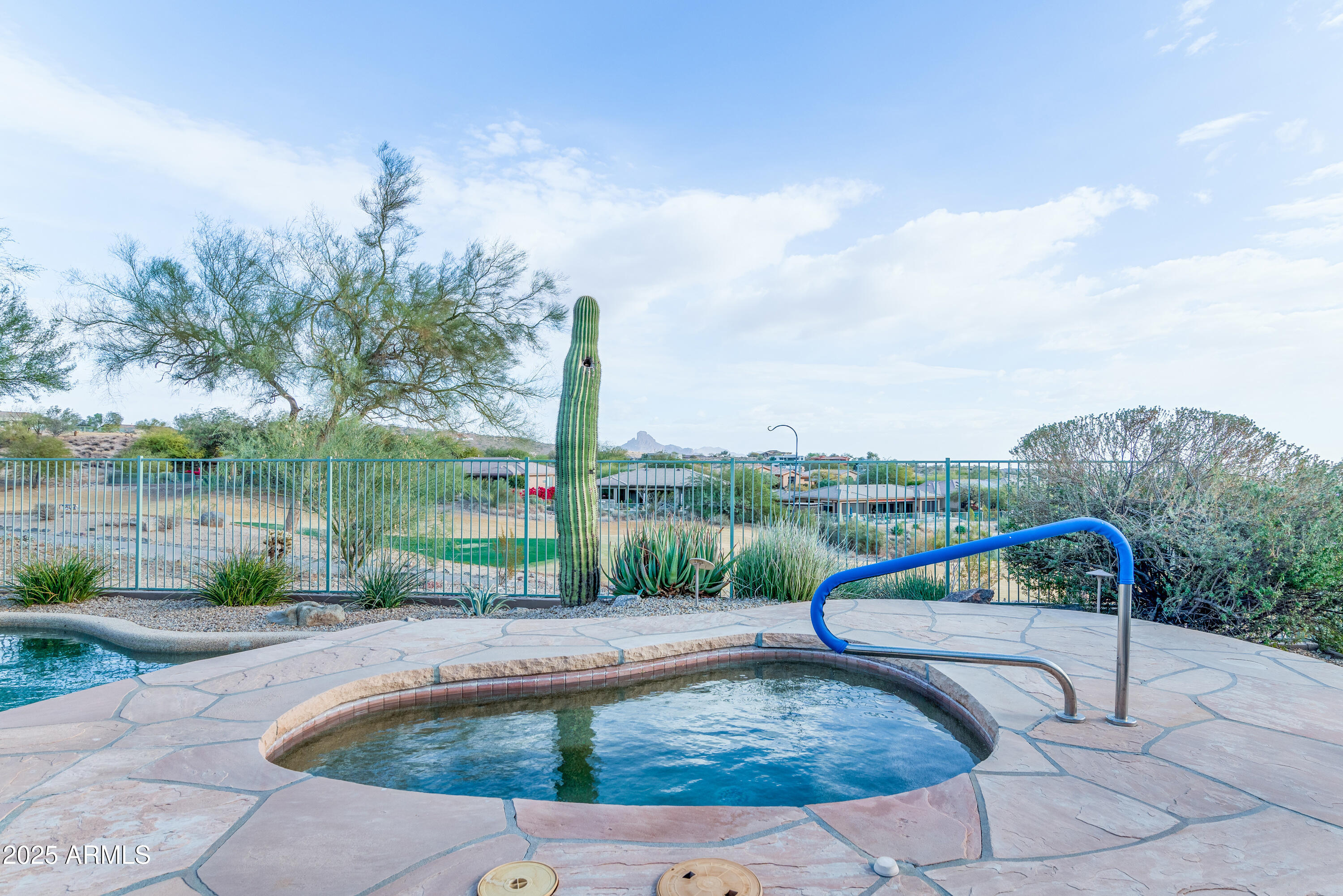 9619 N LONGFEATHER --