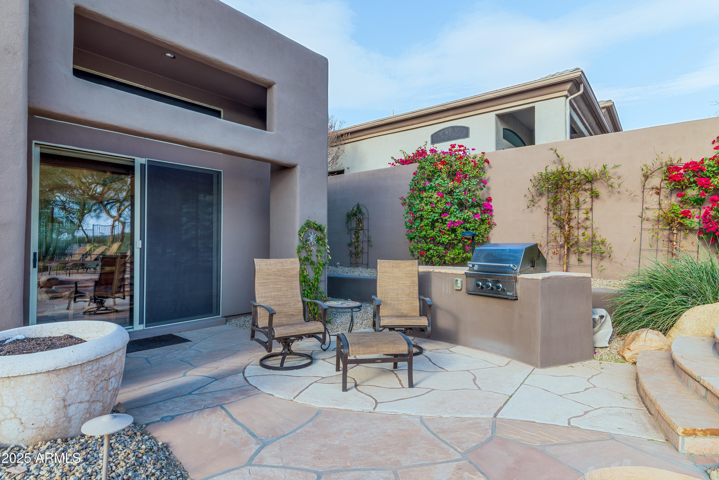 9619 N LONGFEATHER --