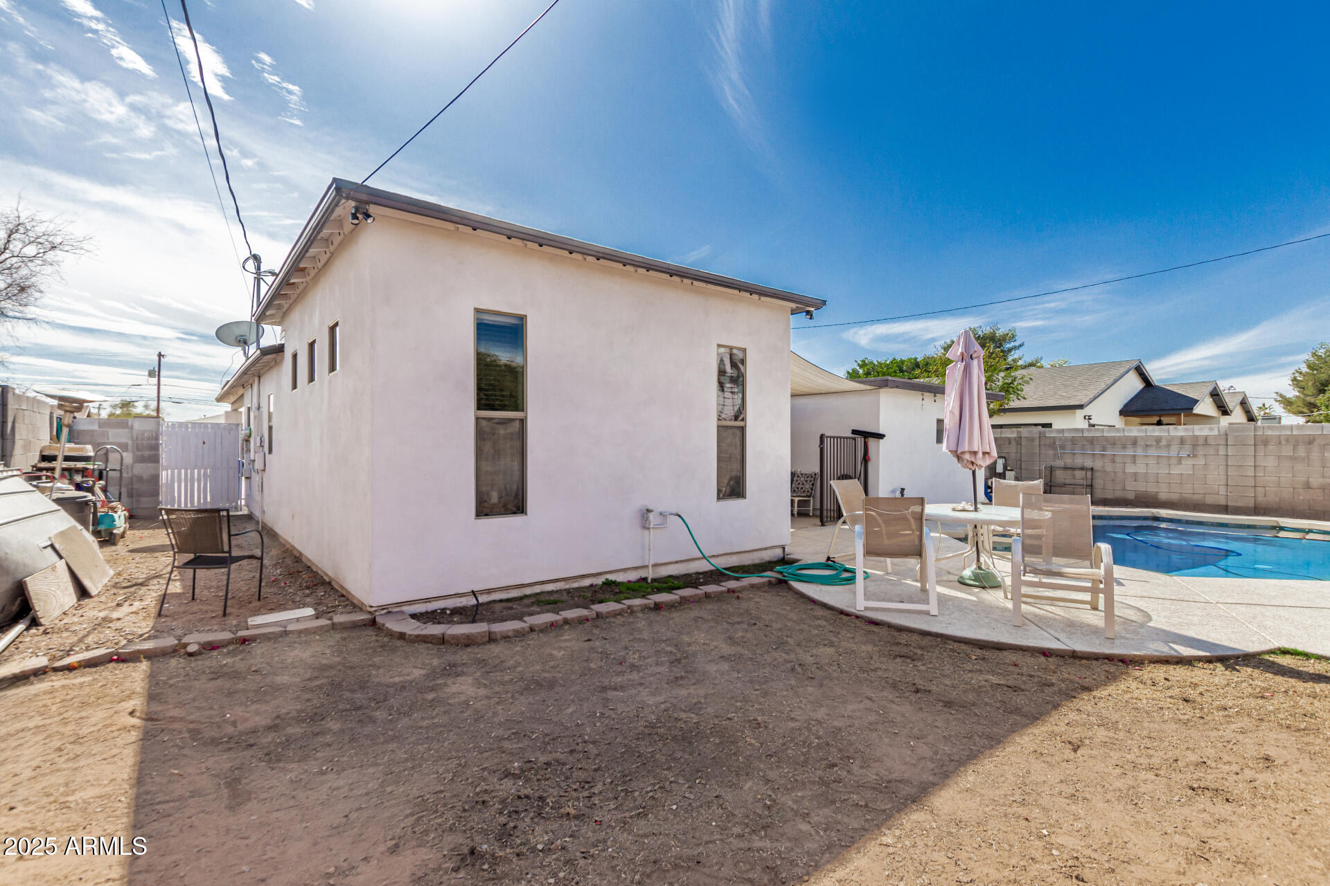 2302 E SELLS Drive