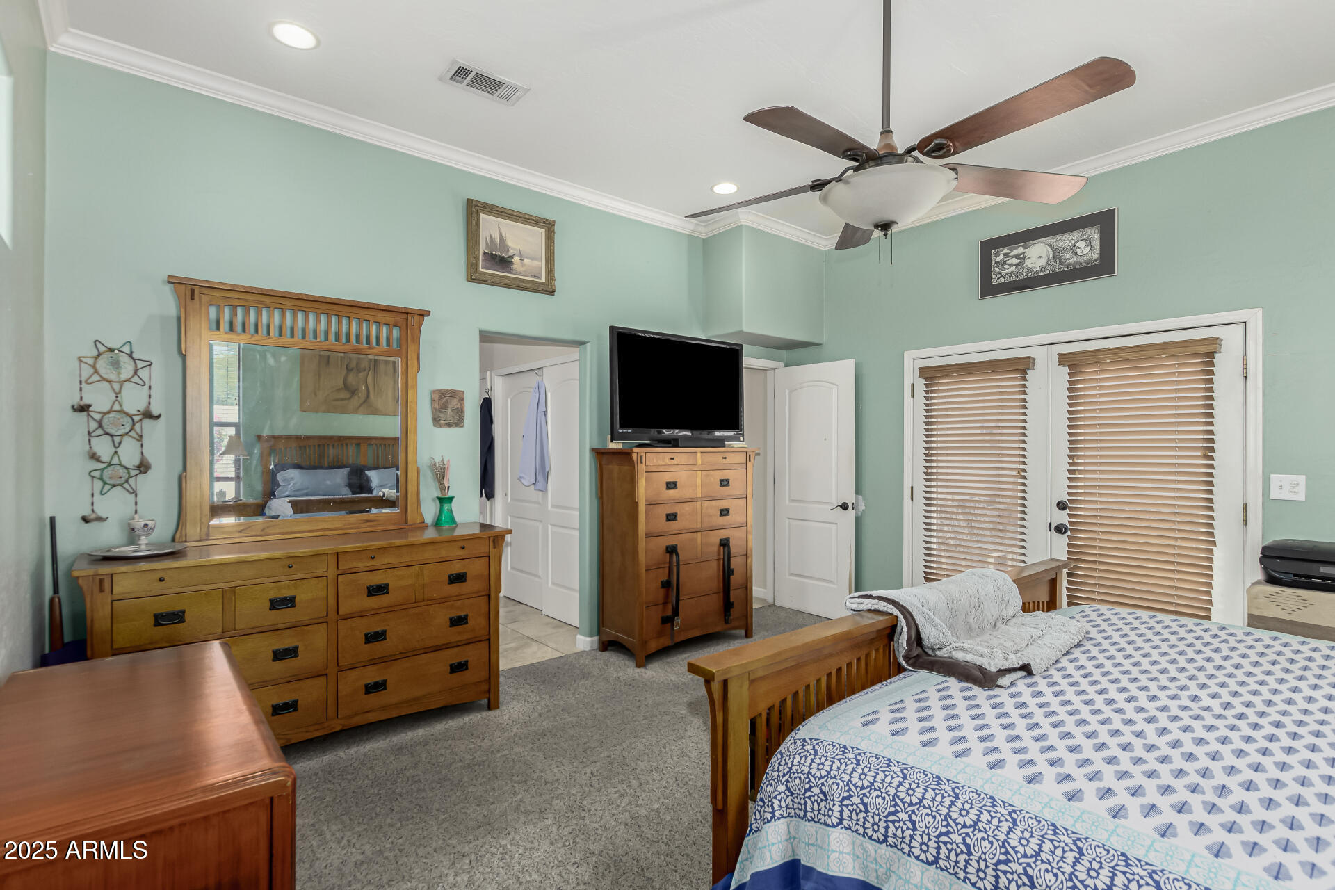 2302 E SELLS Drive