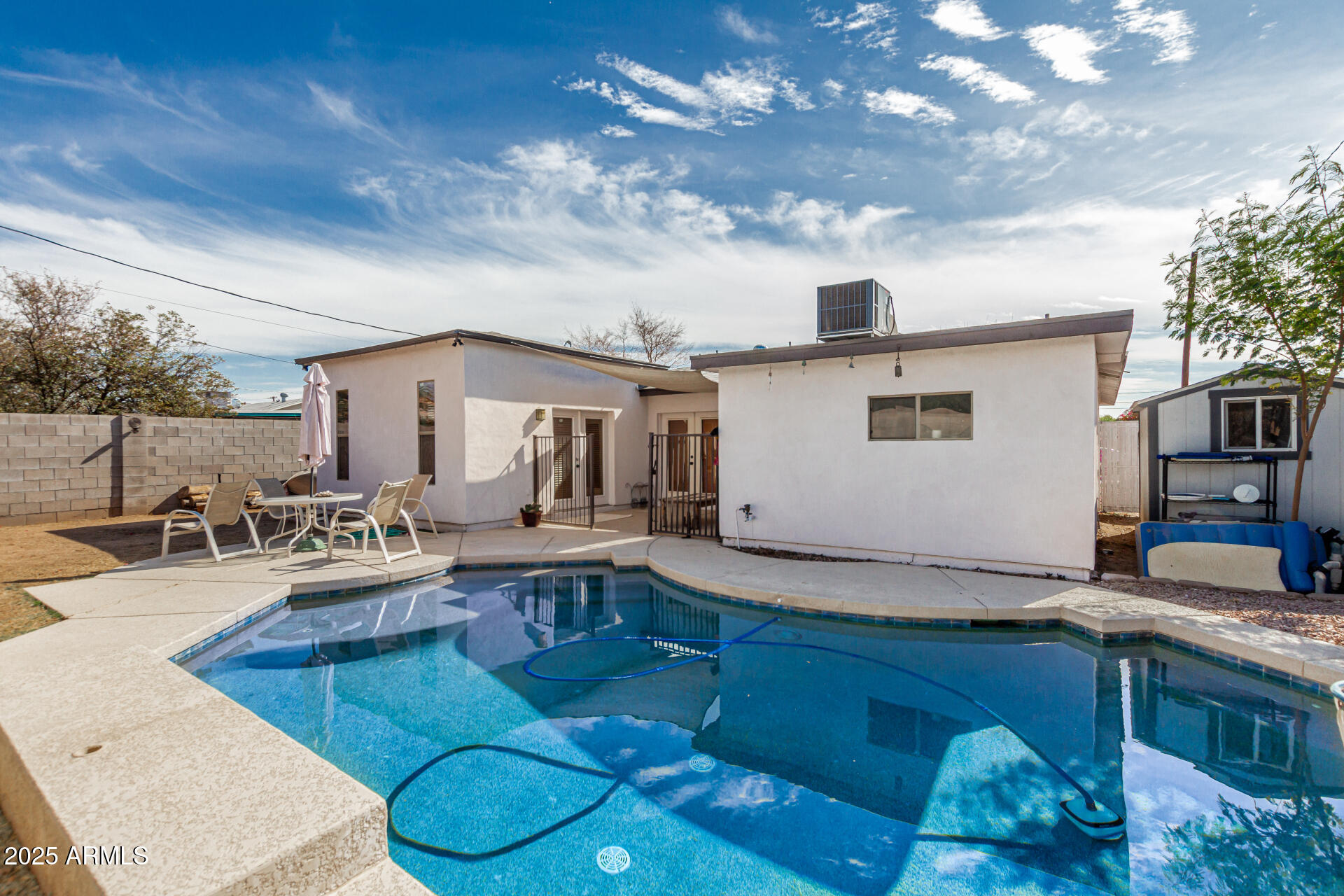 2302 E SELLS Drive