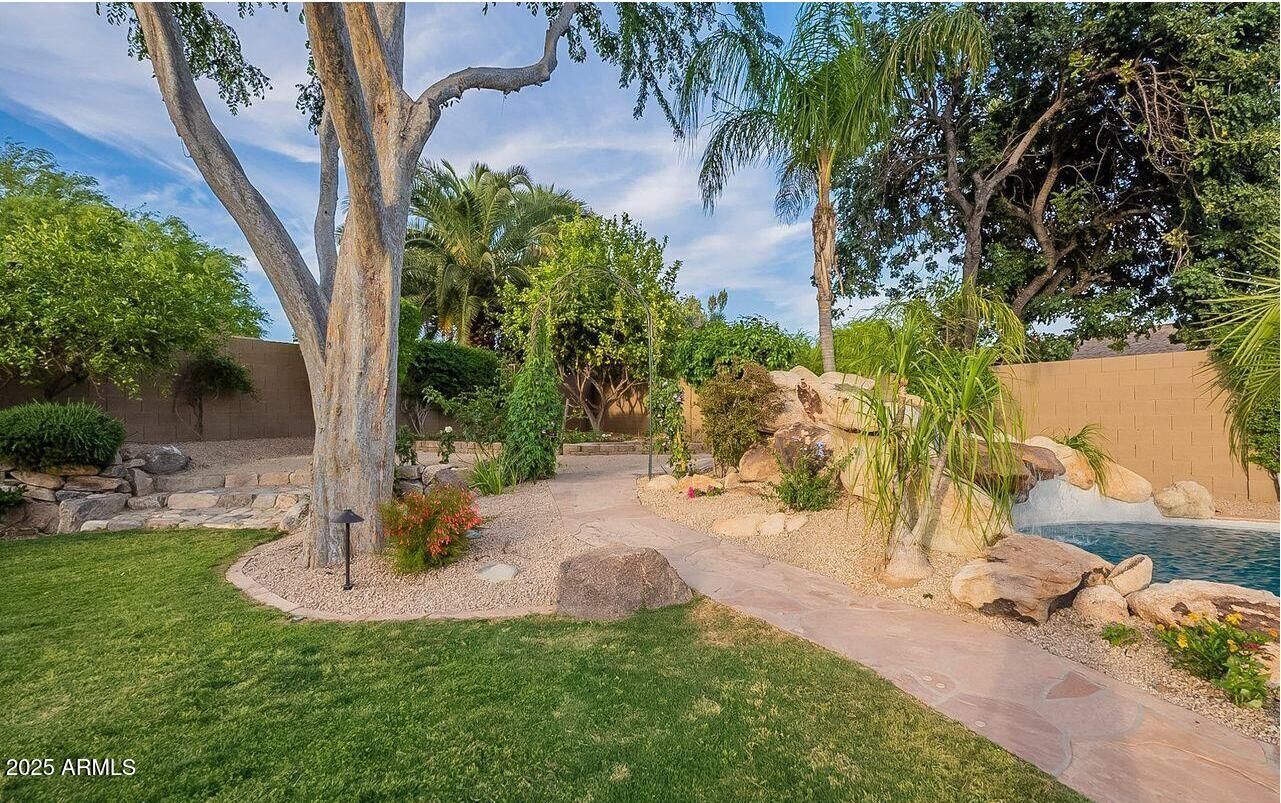 9378 E ALTADENA Avenue