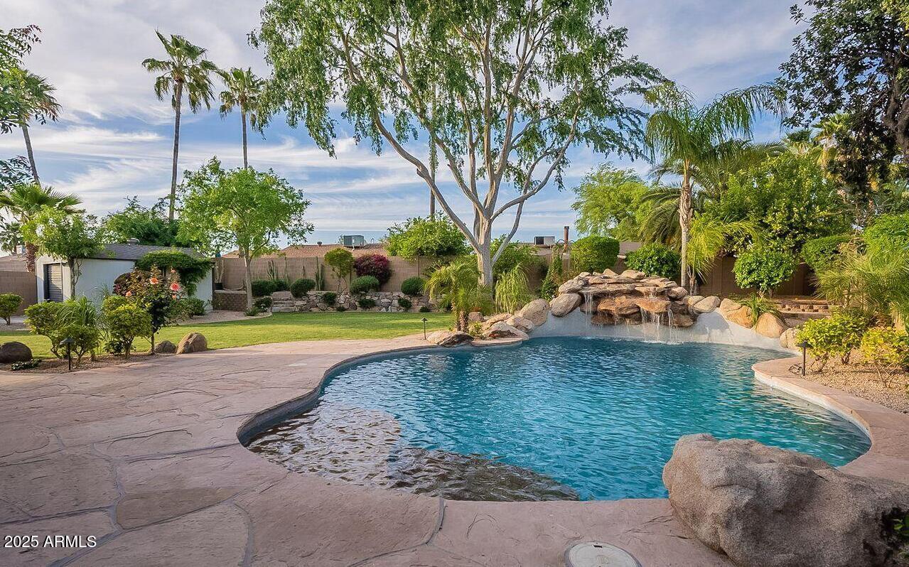 9378 E ALTADENA Avenue