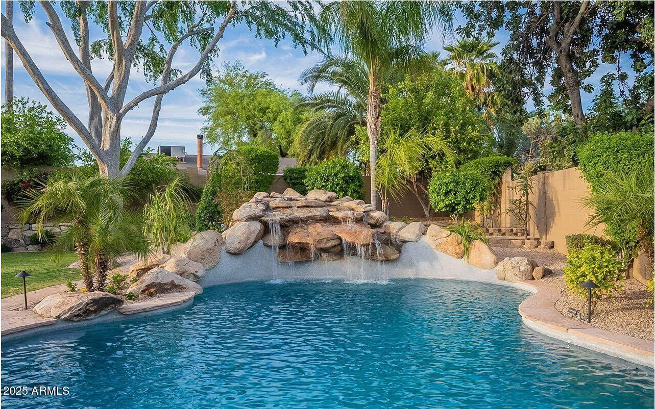 9378 E ALTADENA Avenue