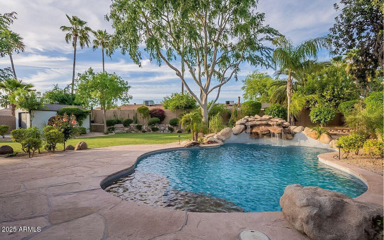 9378 E ALTADENA Avenue