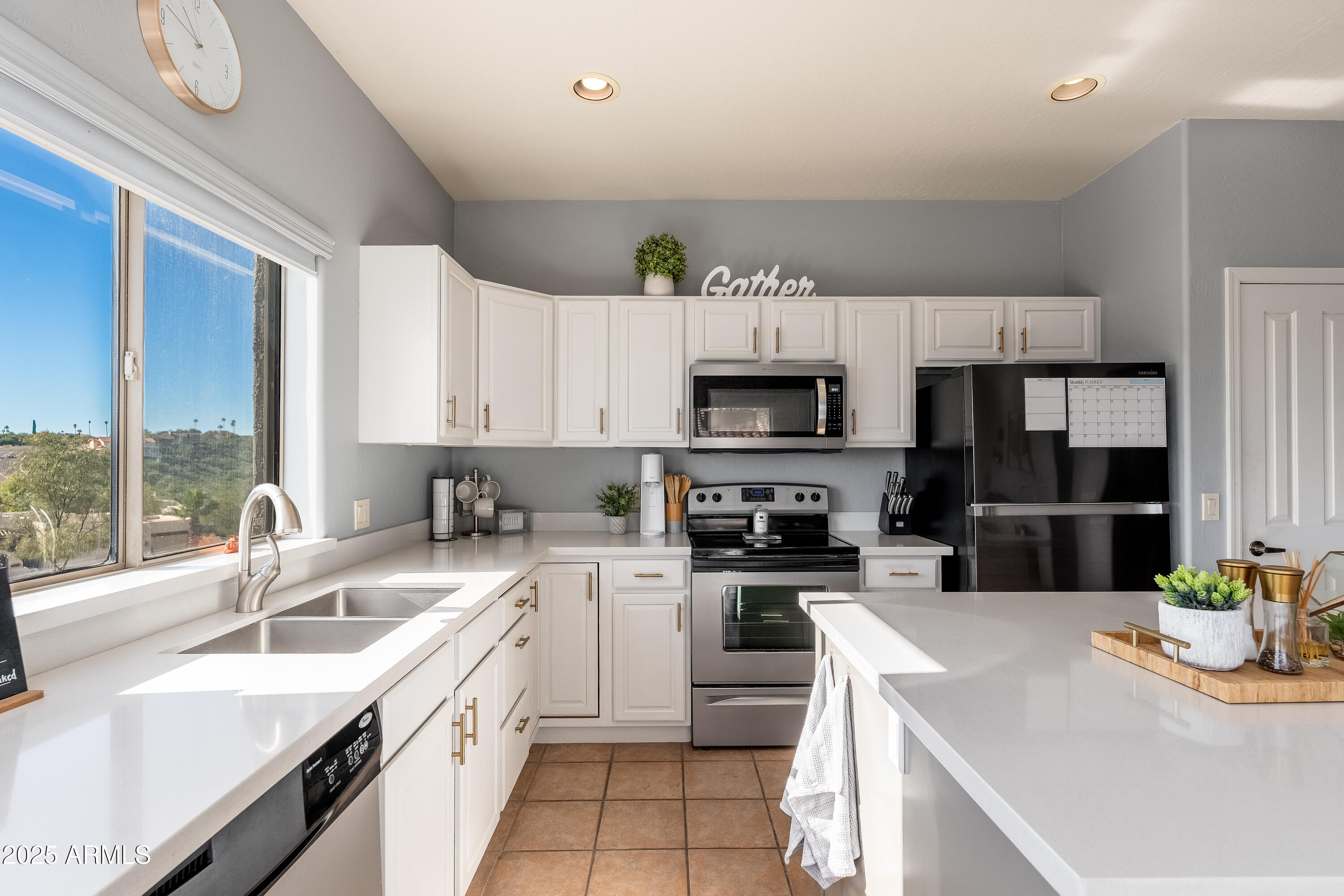 12207 N DESERT SAGE Drive B