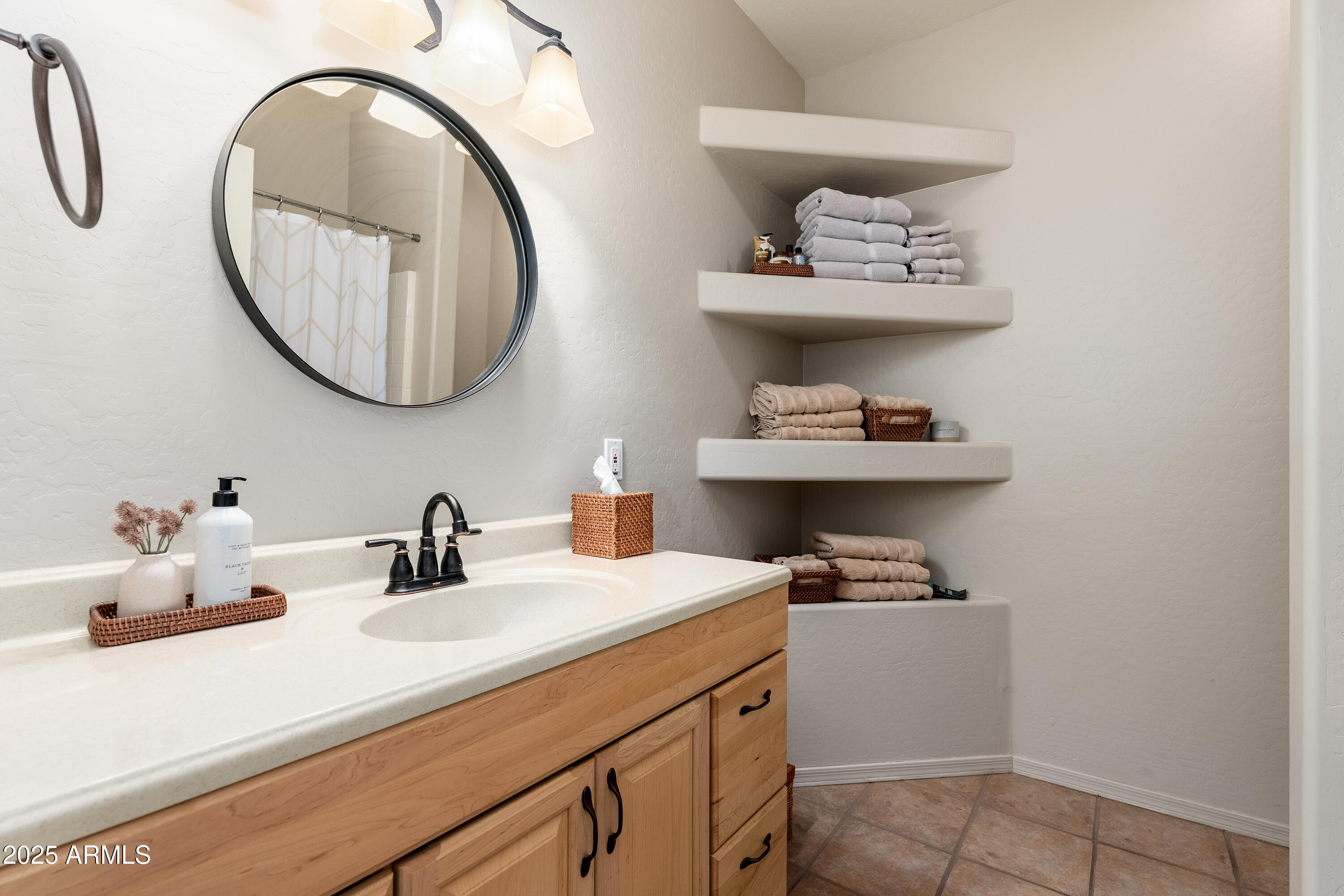 12207 N DESERT SAGE Drive B