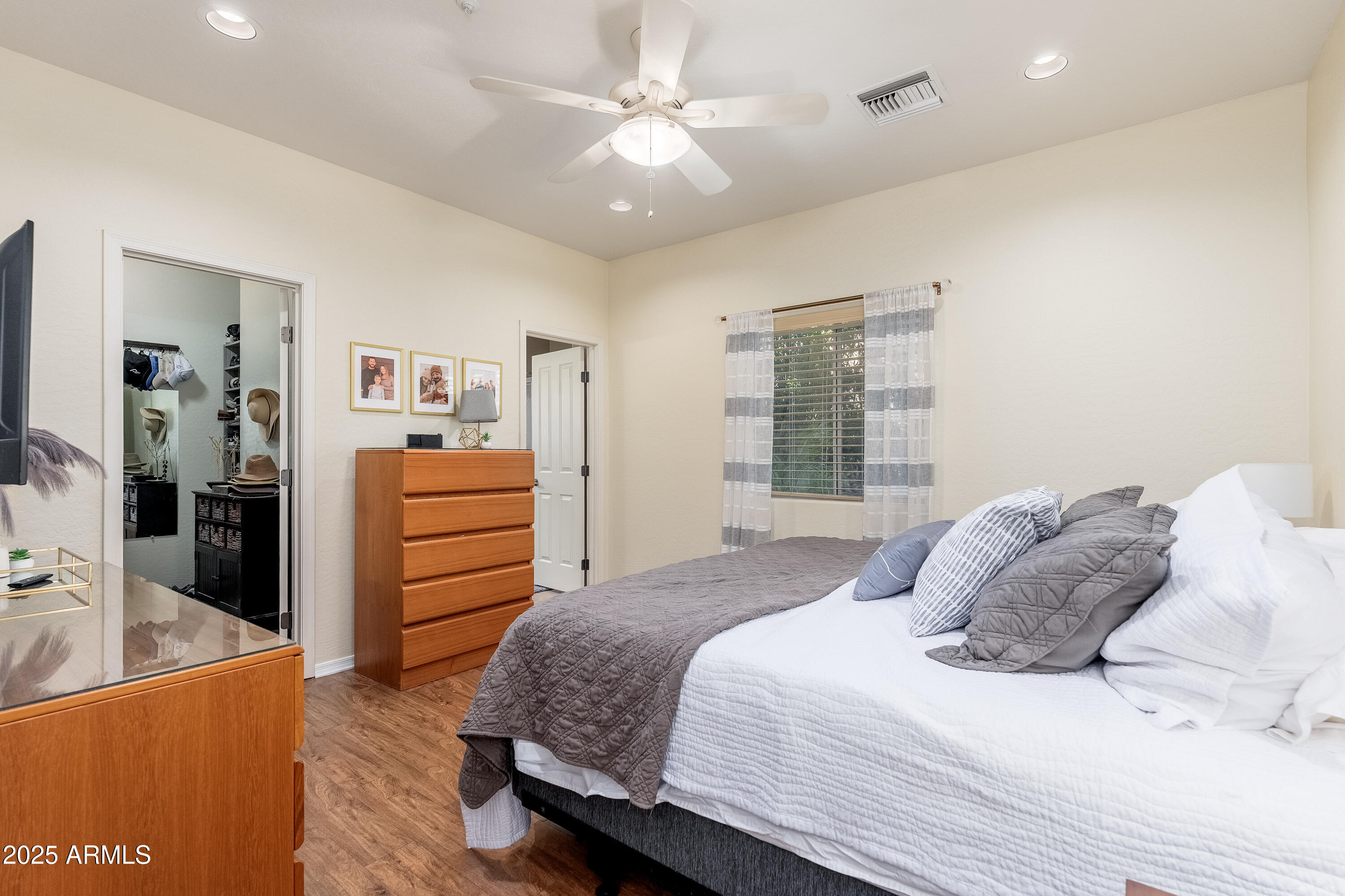 12207 N DESERT SAGE Drive B