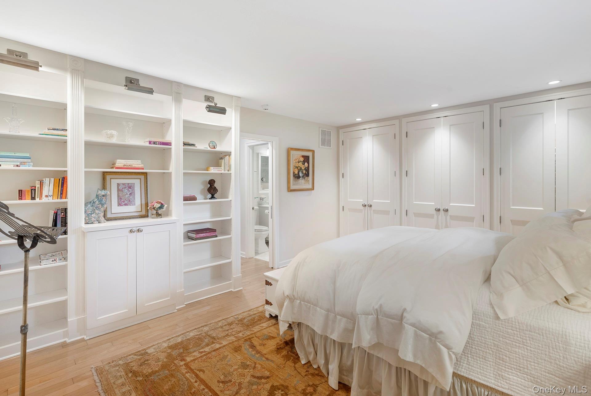 514 Pantigo Road Unit: 5