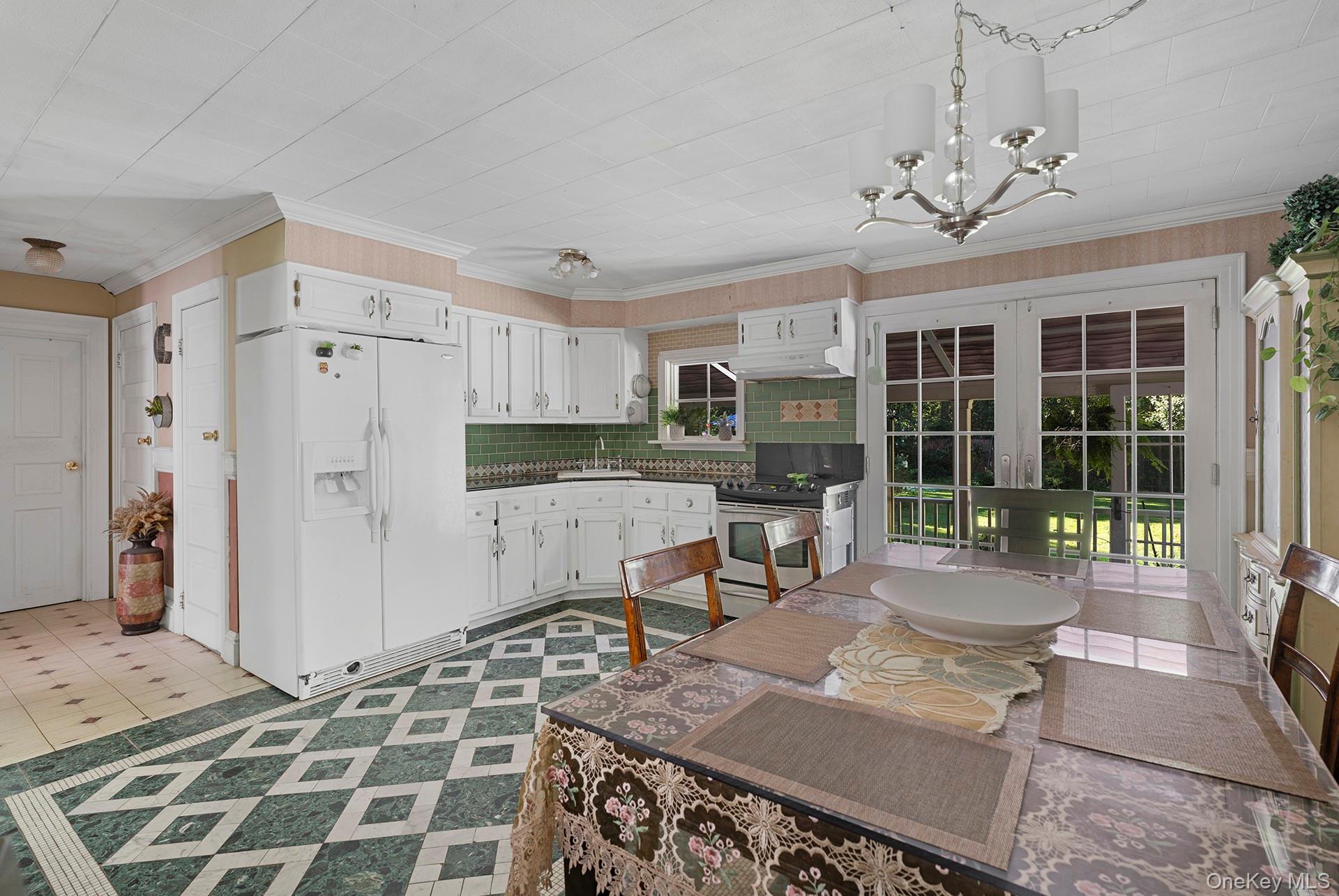 18 Glade Road