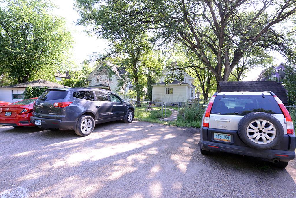 910 UNIVERSITY Drive N