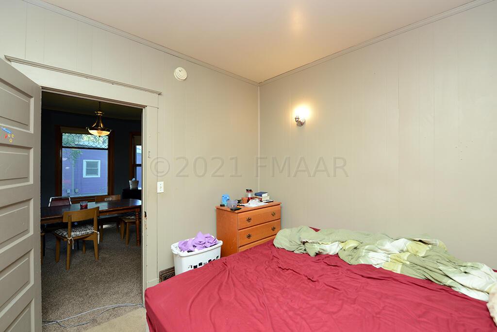 910 UNIVERSITY Drive N