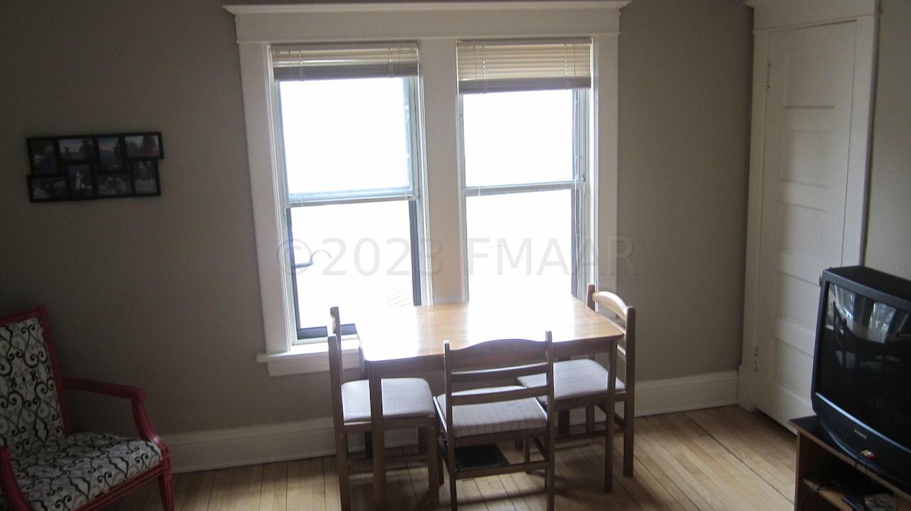 1036 COLLEGE Street N