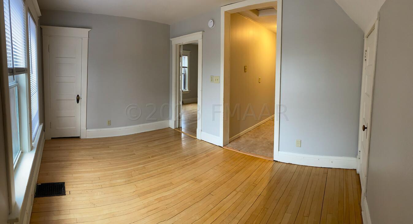 1036 COLLEGE Street N