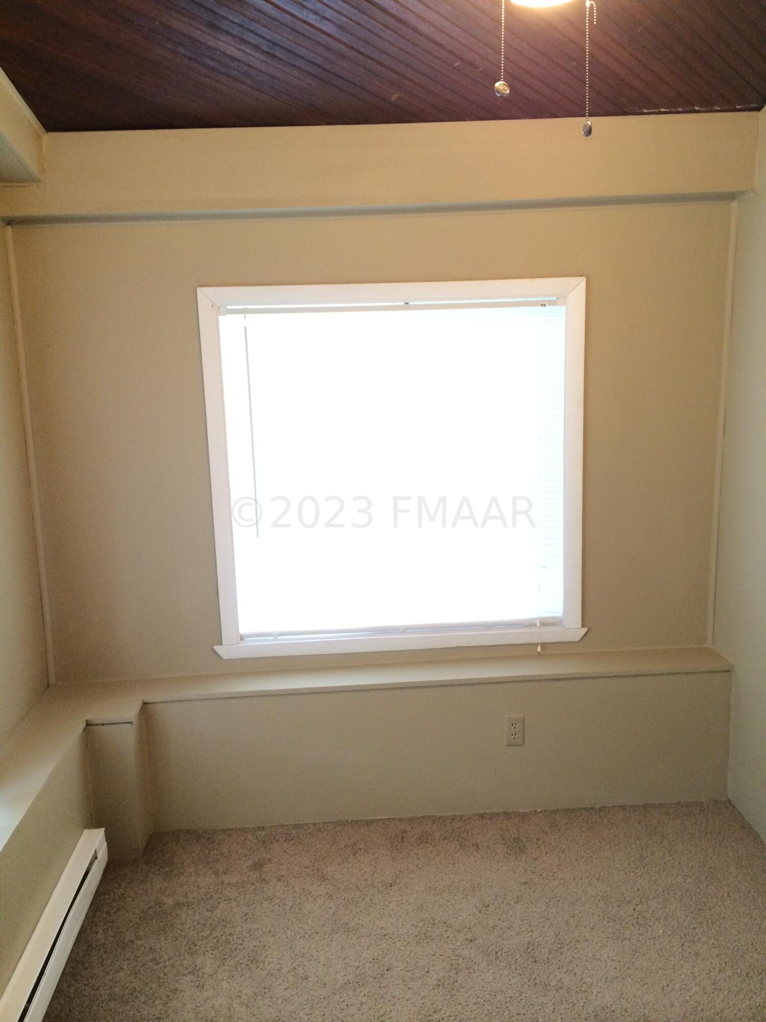 1036 COLLEGE Street N