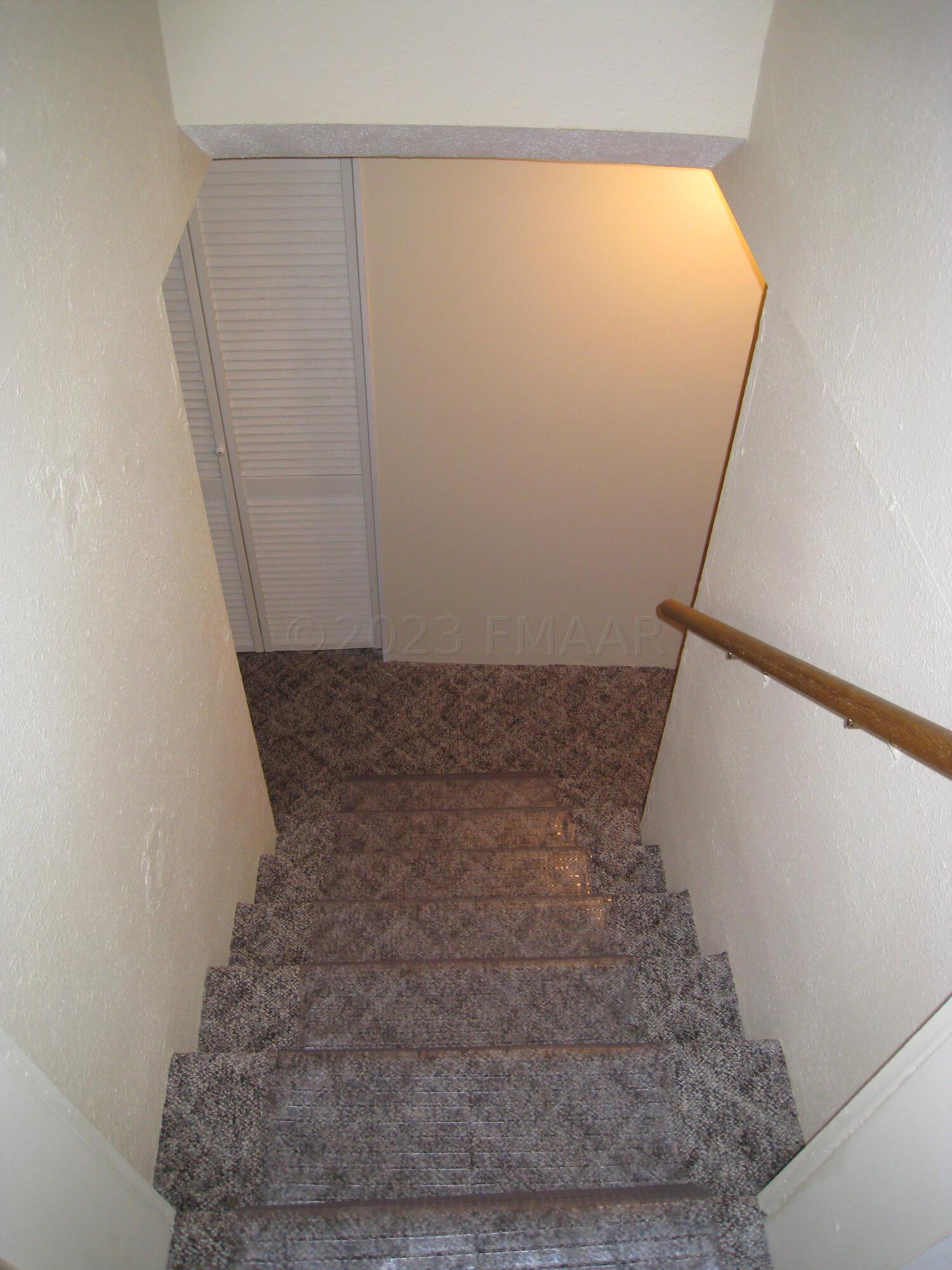 1036 COLLEGE Street N