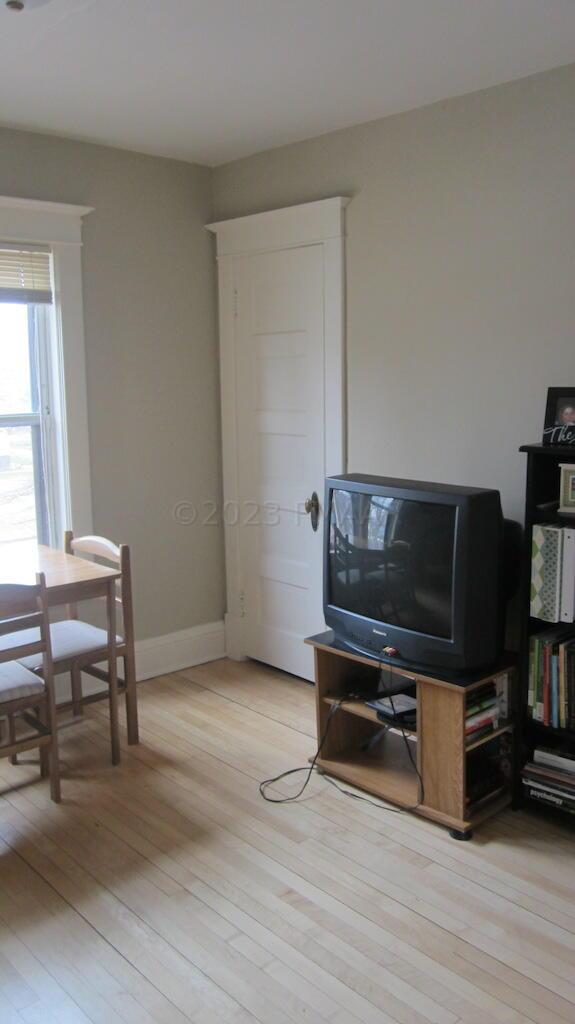 1036 COLLEGE Street N