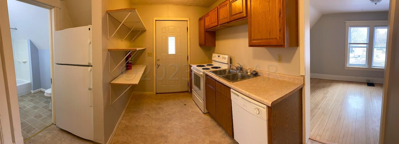 1036 COLLEGE Street N