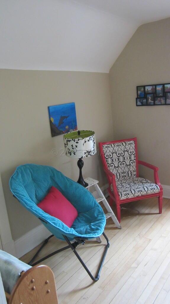 1036 COLLEGE Street N