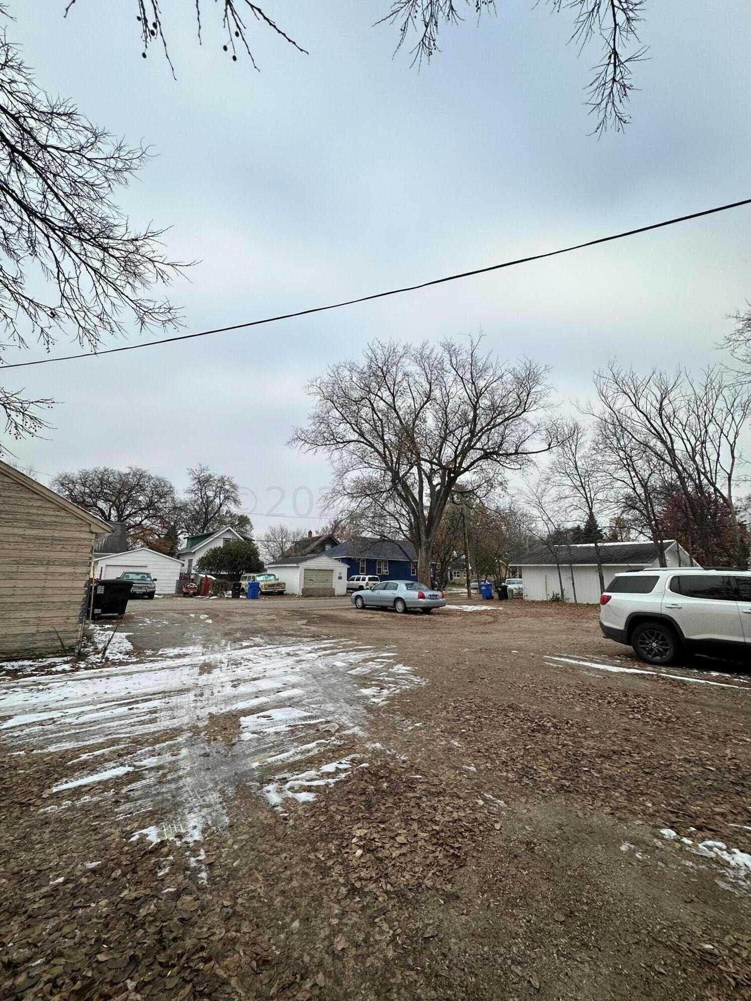 1036 COLLEGE Street N