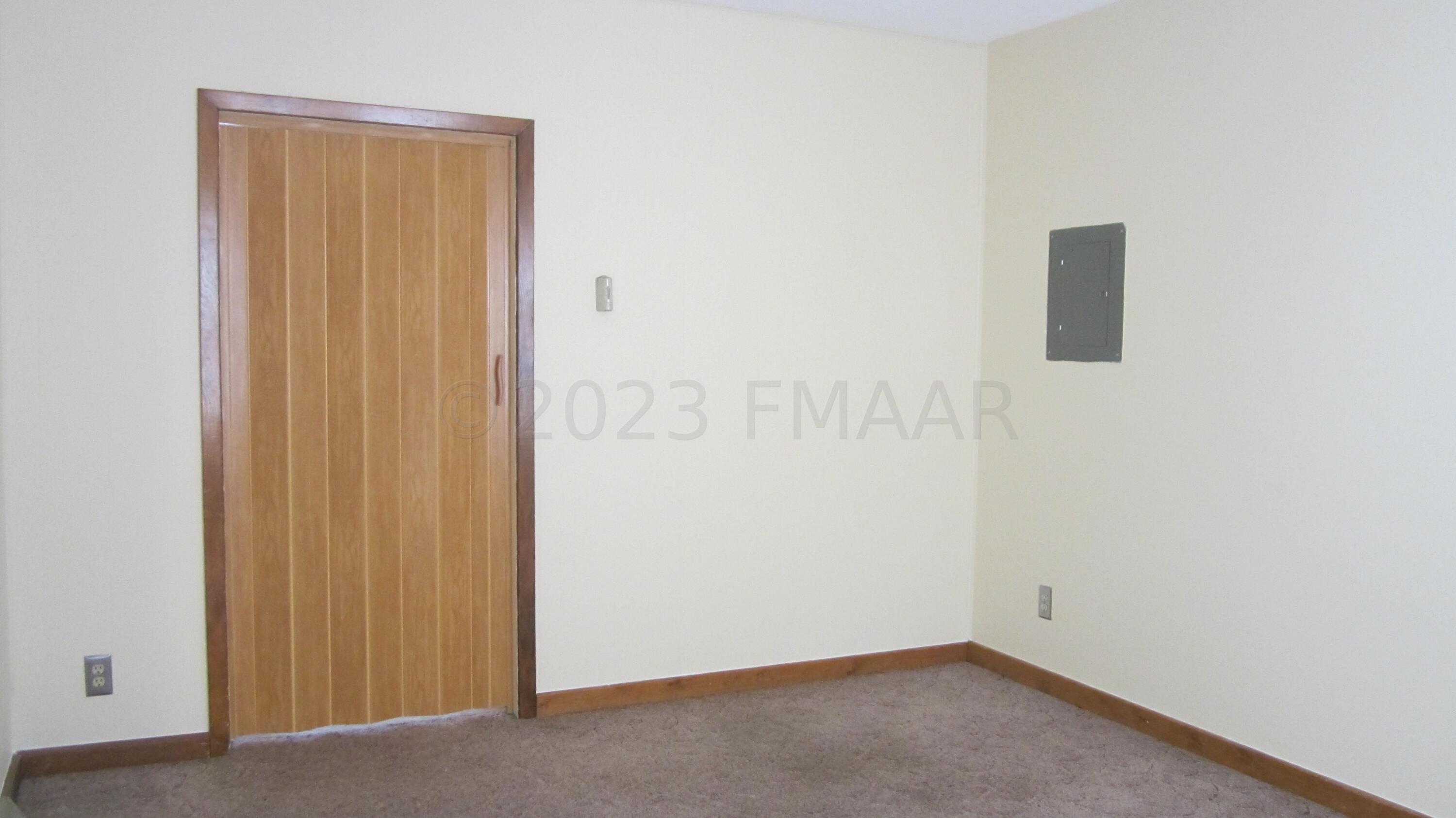 1038 COLLEGE Street N