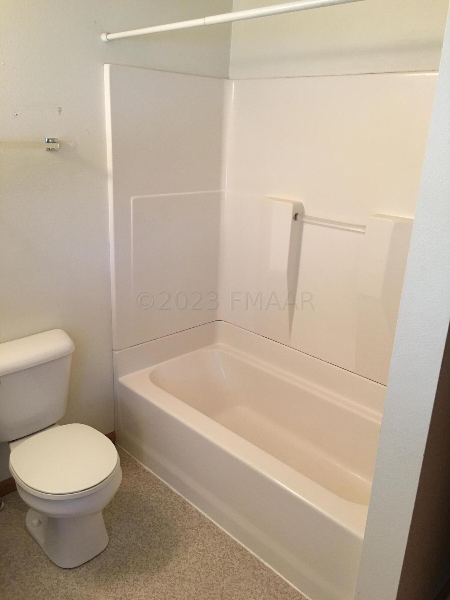 1038 COLLEGE Street N