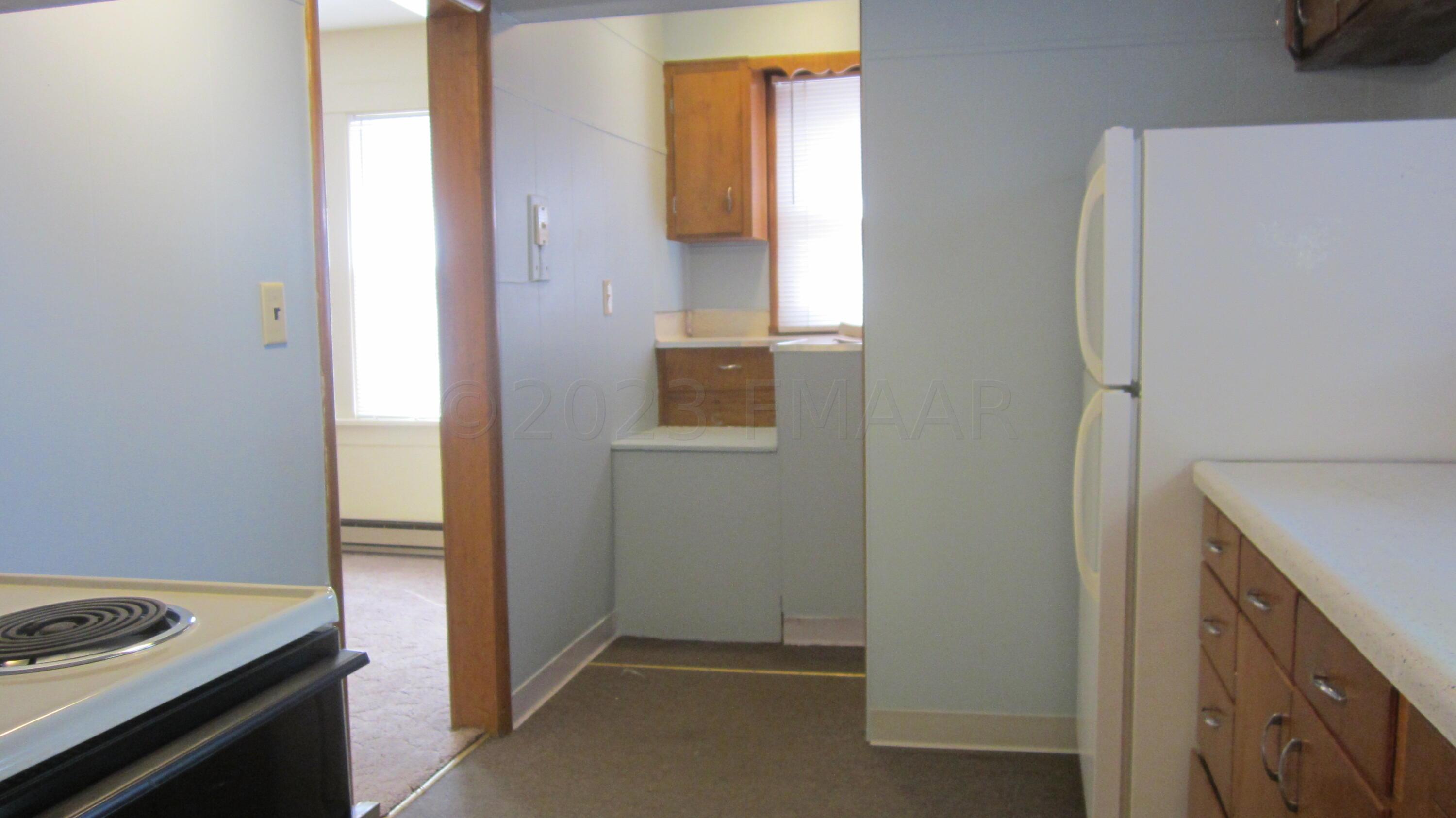 1038 COLLEGE Street N