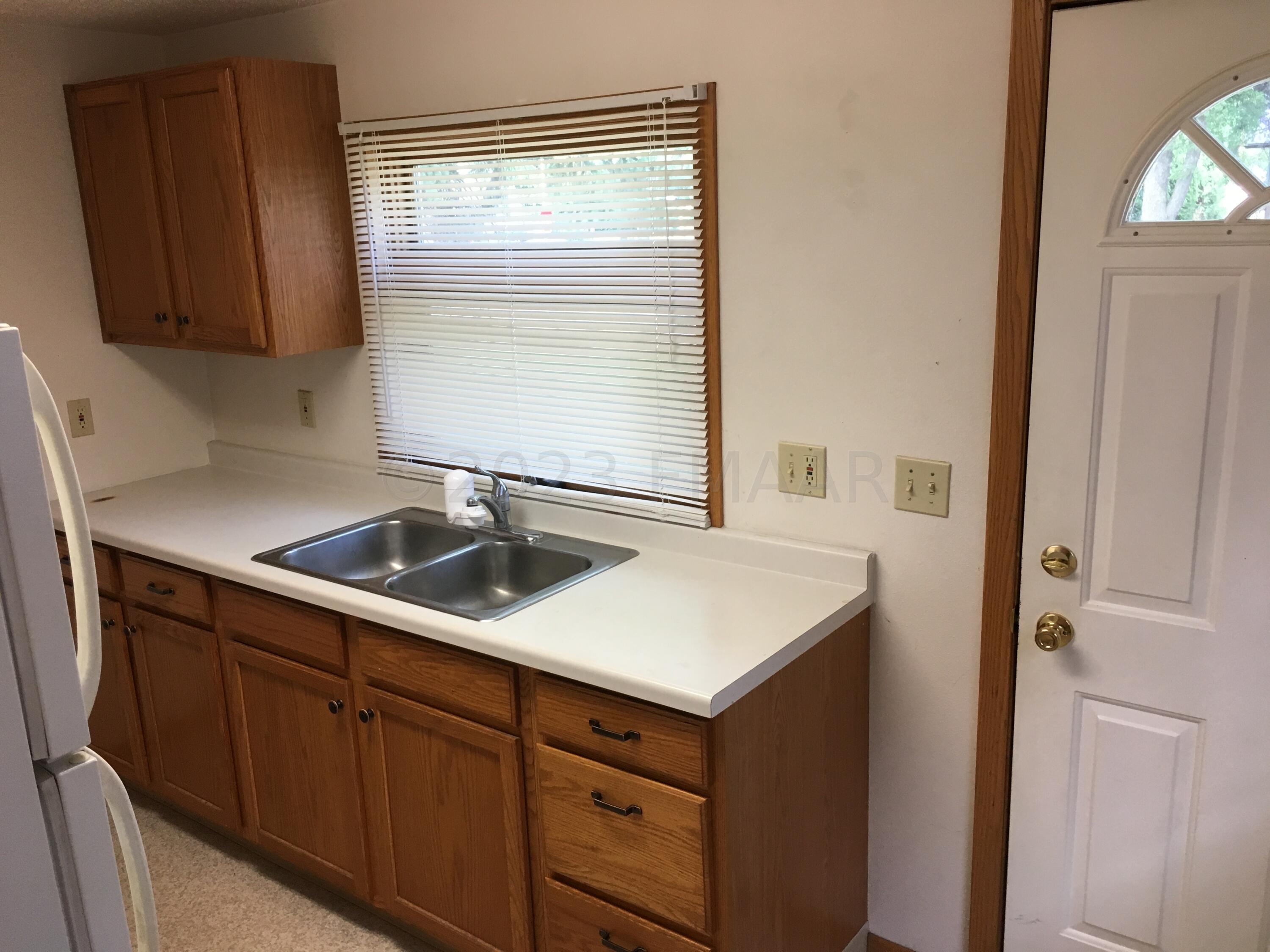 1038 COLLEGE Street N