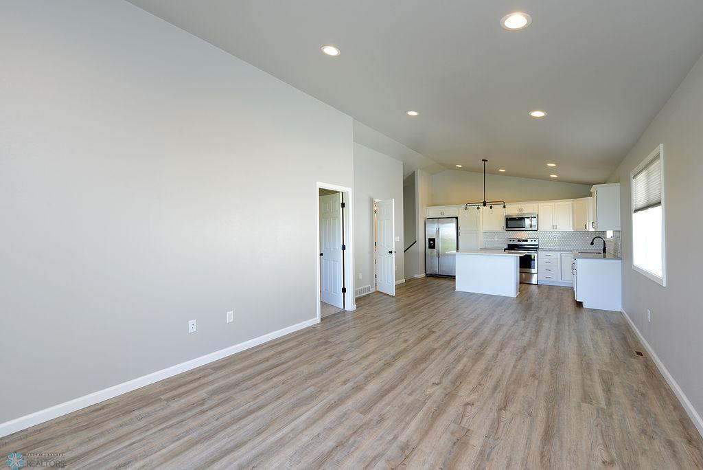 1170 Highland Lane W