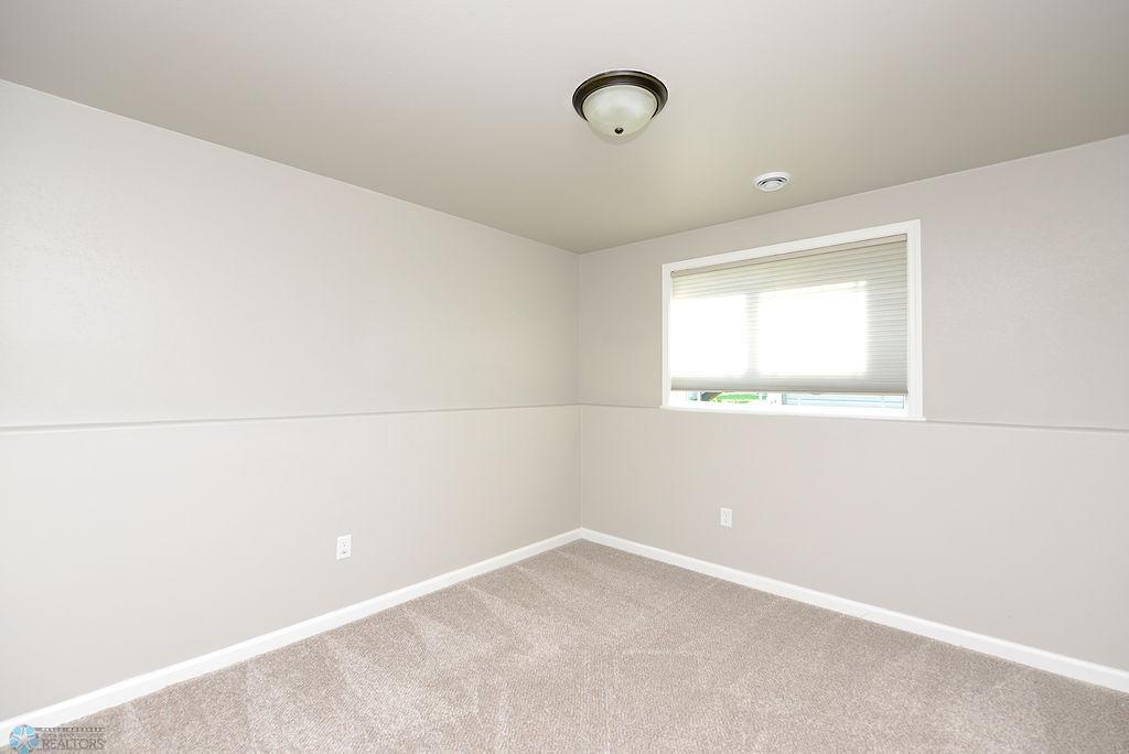 1170 Highland Lane W