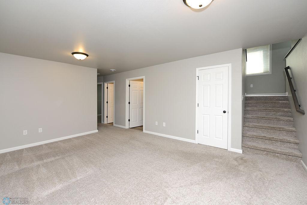 1170 Highland Lane W