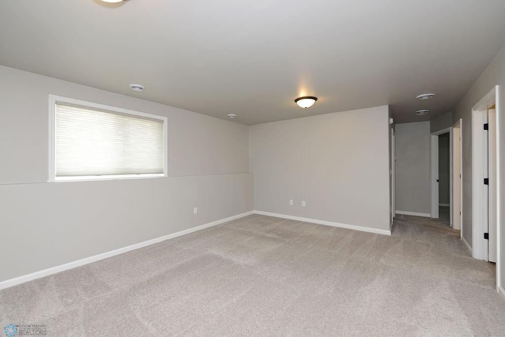 1170 Highland Lane W